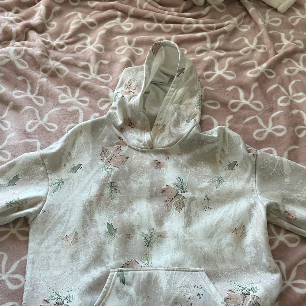 Amazon Women's Camo Hoodie - Cream and Green